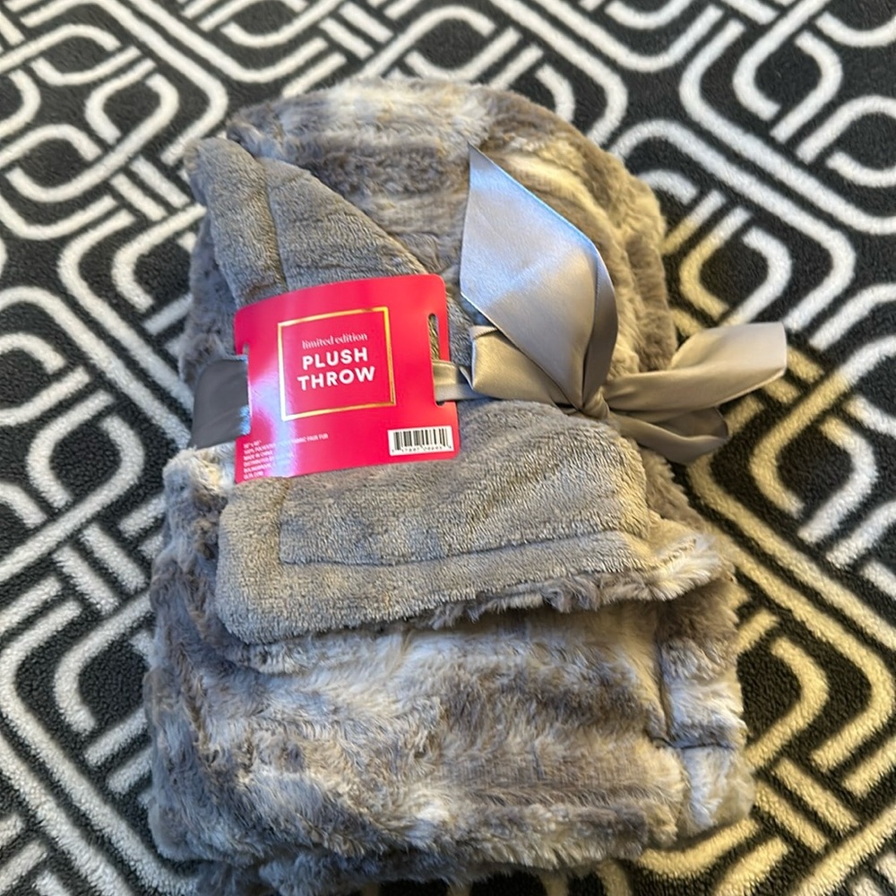Ulta Plush Throw 50”X60”